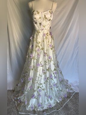 Say Yes Juniors 3D Floral Embellished Ball Gown Ivory Lavender Tulle Size 3/4